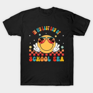 In My Last Day Of School Era Groovy Retro Smile Face Summer Break T-Shirt